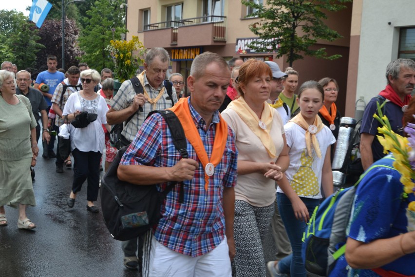 Pielgrzymi wrócili do Rybnika z Jasnej Góry. Wierni przeszli...