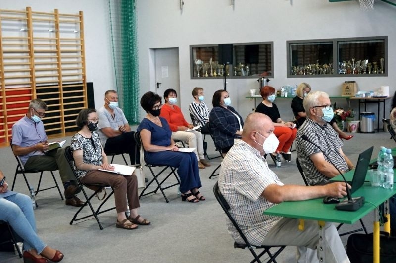 Wójt Gminy Grudziądz Andrzej Rodziewicz (w środku) uzyskał...