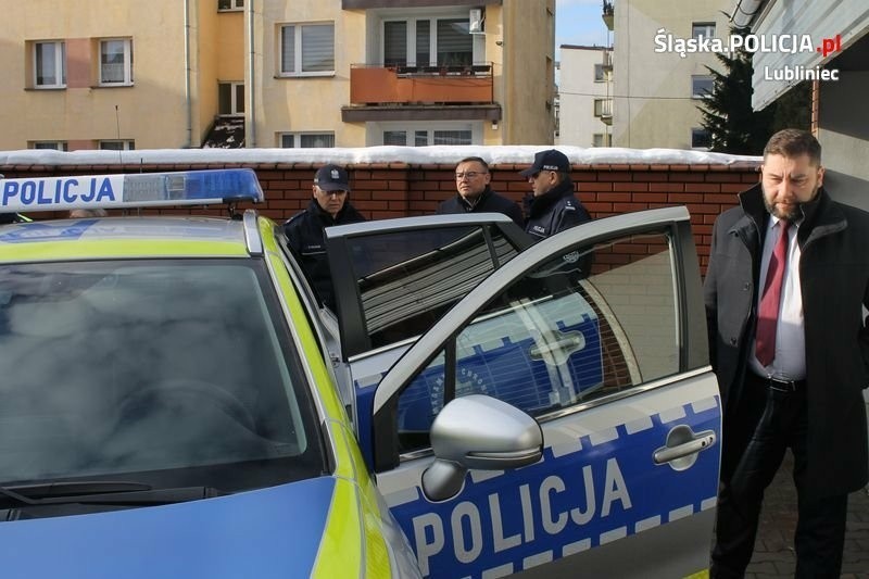 Nowe radiowozy trafiły do policji w Lublińcu. To pojazdy o napędzie hybrydowym