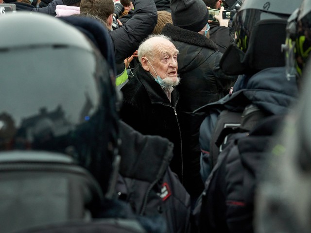 Rodziny zmobilizowanych żołnierzy protestują przeciwko wysyłaniu bliskich na front. Zdjęcie ilustracyjne