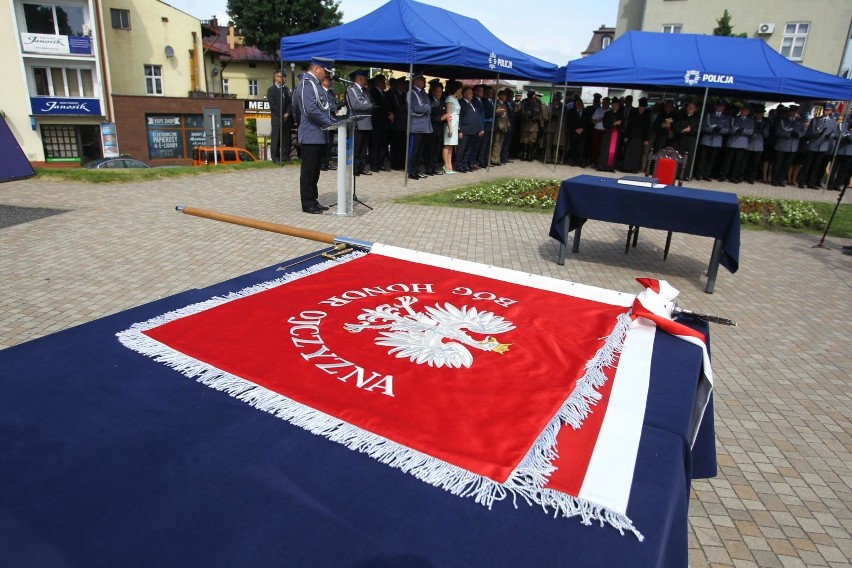 Nowy sztandar wręczono rzeszowskim policjantom podczas...