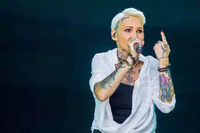 Agnieszka Chylińska słynie ze swoich licznych tatuaży. Kto jeszcze wśród polskich celebrytów może pochwalić się ich dużą liczbą?Sprawdź galerię i zobacz, jakie tatuaże mają gwiazdy --->