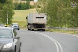 Wypadek w Ciecholewach. Wjechał bokiem w ciężarówkę