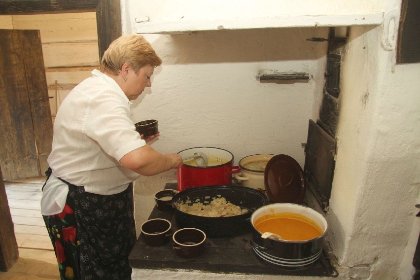 Święto Chleba w podkieleckiej Tokarni. Pokazali, jak piecze się dobry bochen