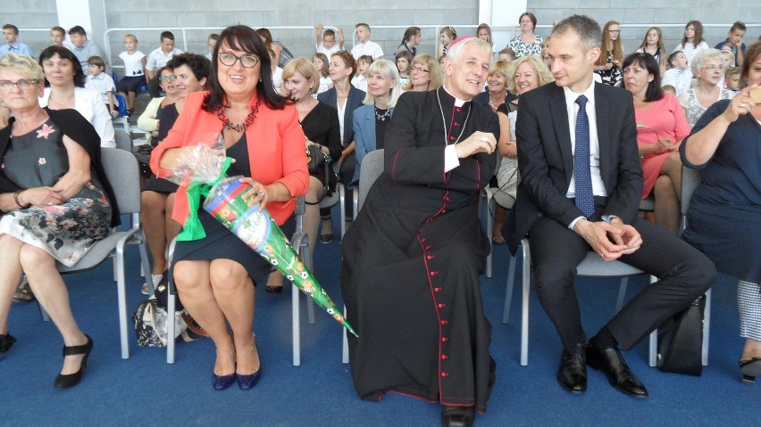 Miejska inauguracja roku szkolnego 2016/17 w Tychach. Zespół...