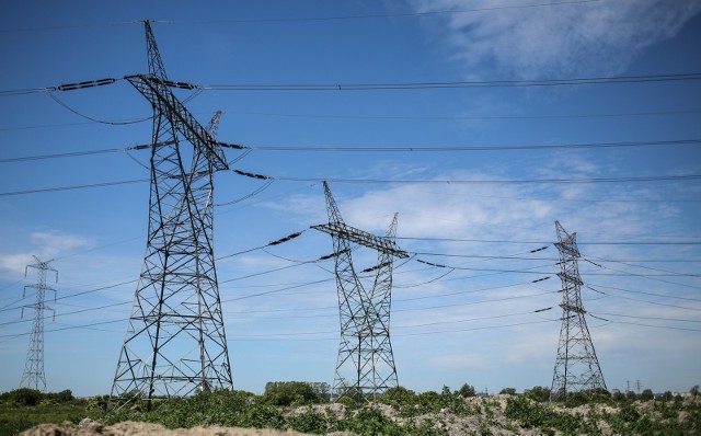 Enea i Energa znów planują przerwy w dostawie prądu. Sprawdź, gdzie i kiedy nie będzie prądu. *****Wideo: Felisiakowa z bratem dwa lata żyje bez prądu i wody