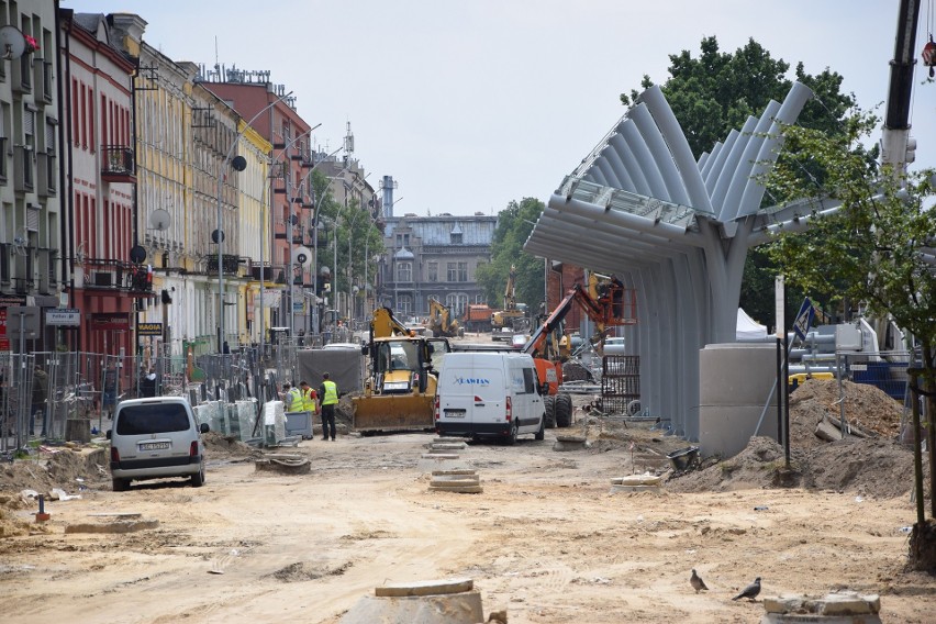 Częstochowa: Budowa centrum przesiadkowego na ulicy Piłsudskiego ZDJĘCIA Co z zabytkowym murem?