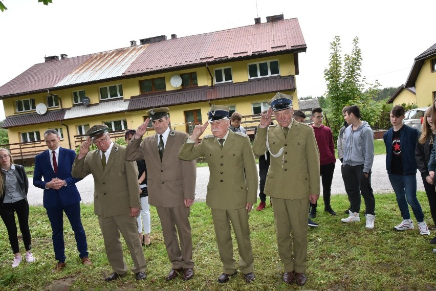 W osadzie Wojciechów, gmina Sędziszów oddano cześć bohaterom II wojny światowej. Stracili życie niosąc schronienie partyzantom