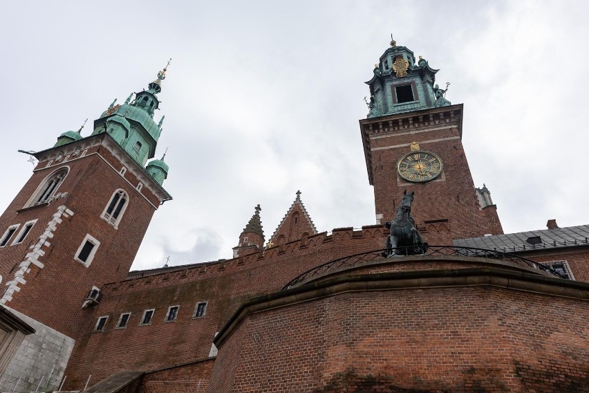 Wieże katedry na Wawelu - po prawej Wieża Zegarowa
