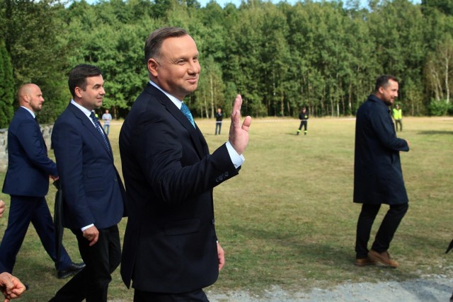 Emerytury stażowe 2021 - najnowsze wiadomości. Czy Andrzej Duda dotrzyma obietnicy i wprowadzi tzw. emerytury stażowe? Kancelaria Prezydenta RP informuje, że projekt na pewno powstanie. Czy doczekamy się rewolucji w przejściu na emeryturę? Sprawdź najnowsze informacje.Szczeg&oacute;ły nt. emerytur stażowych przeczytasz na kolejnych stronach ----&gt;