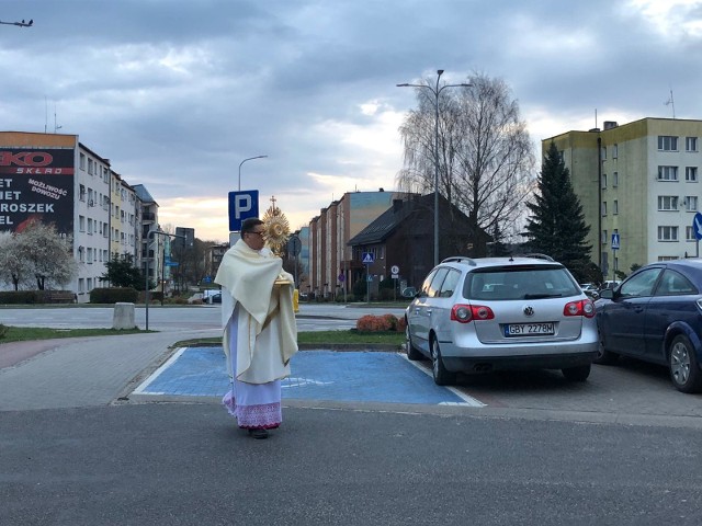 Nabożeństwa i procesja rezurekcyjna z błogosławieństwem Miastka w dwóch miasteckich parafiach.