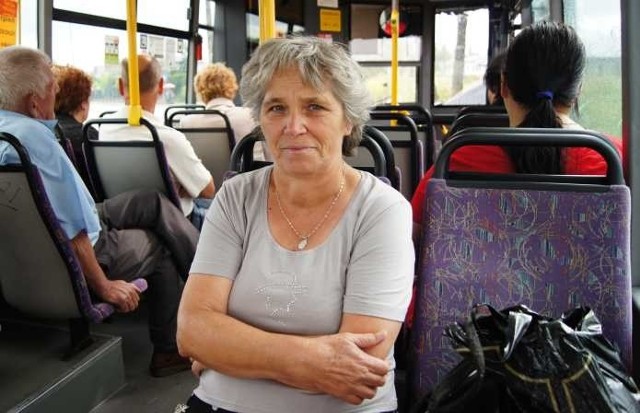 - Na razie jadę pierwszy raz, ale sama przesiadka na Prędocinku jest niewygodna, do tego jedzie się dłużej &#8211; mówi Maria Stasiak, która w piątek jechała autobusem linii Z23.