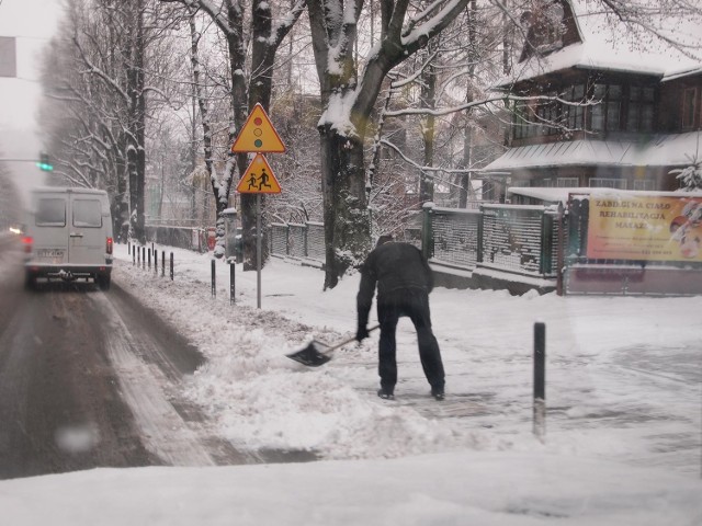 Tak wyglądał wczoraj ulice Zakopanego. Śnieżna zima przyszła z rozmachem. Ocieplenie nadejdzie z końcem tego tygodnia