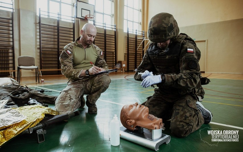 Podkarpaccy terytorialsi uczą się medycyny taktycznej od byłych komandosów [ZDJĘCIA]