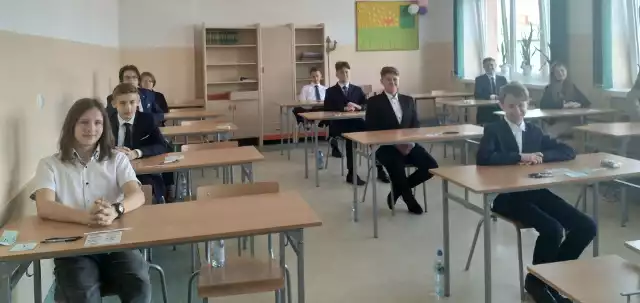 W czwartek ósmoklasiści w przysuskiej "Jedynce" zdawali egzamin z języka obcego.