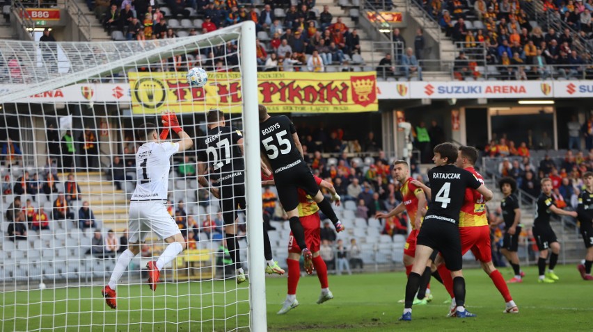 Korona Kielce wygrała z Górnikiem Polkowice w Fortuna 1 lidze 2:1. Zwycięstwo zapewnił gol w doliczonym czasie Marcina Szpakowskiego