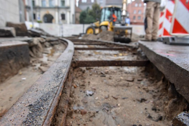 Zabytkowe torowisko tramwajowe odkryto przy Katowni w Gdańsku