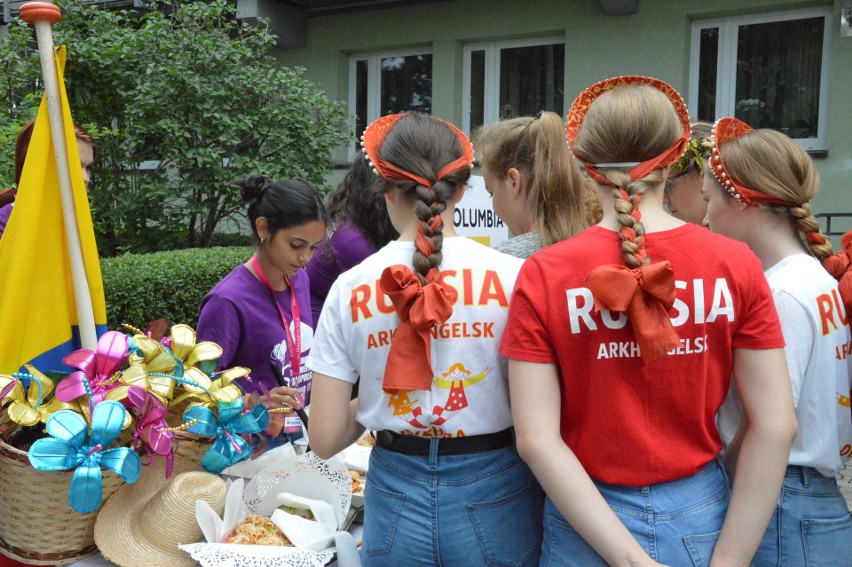 Myślenice. Spróbuj świata, czyli jak smakują Międzynarodowe Małopolskie Spotkania z Folklorem