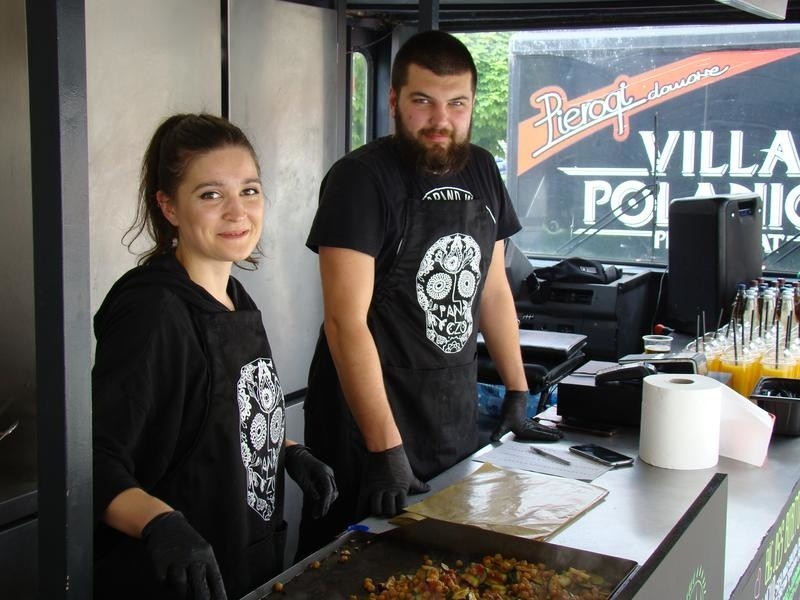 Festiwal Food Trucków na Rynku Głównym w Oświęcimiu. Rozkręca się czyli wielka uczta dla smakoszy kuchni z różnych stron świata [ZDJĘCIA]