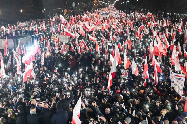 Tak wyglądała manifestacja zorganizowana 11 stycznia 2024 roku w Warszawie przez PiS.