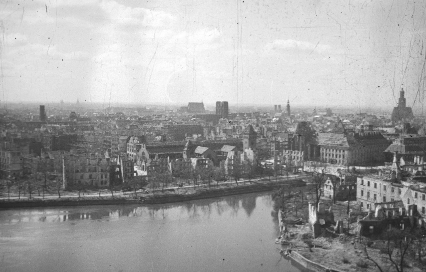 Tak wyglądał Wrocław w 1945 roku [ZDJĘCIA]