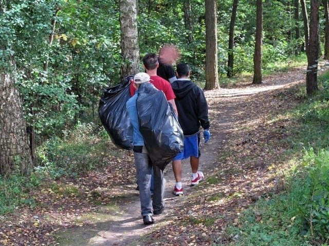 Akcja Sprzątanie Świata odbywa się cyklicznie co roku w całej Polsce.