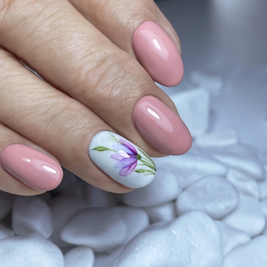 Flower nails to największy hit w branży paznokci tej wiosny....