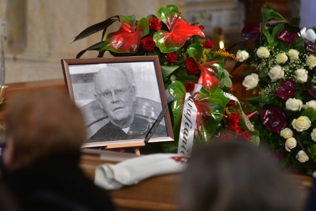 W sobotę odbyło się ostatnie pożegnanie księdza prałata Edwarda Poniewierskiego, kanclerza radomskiej Kurii Diecezjalnej.