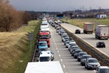 Wypadek na A4 pod Wrocławiem. Zderzyły się trzy samochody, korek ma 8 km