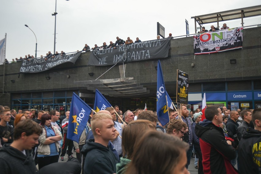 Manifestacja narodowców przeciwko uchodźcom i imigrantom na...