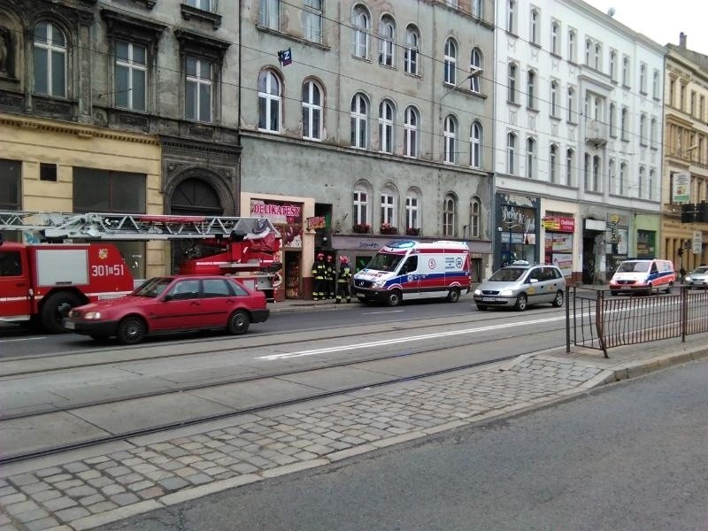 Wrocław: Interwencja straży pożarnej, pogotowia i policji na ul. Kołłątaja (ZDJĘCIA)