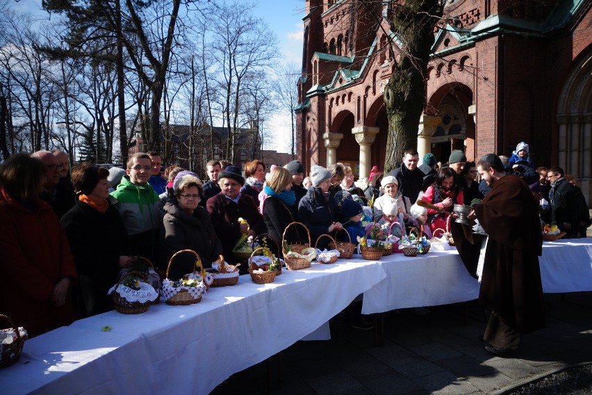 Wielka Sobota 2015: Święcenie pokarmów w katowickich...