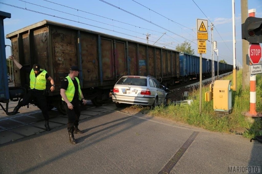 Wypadek na przejeździe kolejowym w Mechnicach koło Opola....