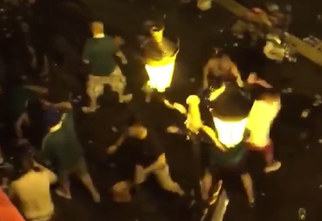 Polska - Irlandia Północna. Zamieszki w centrum Nicei przed meczem (wideo)