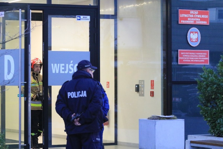 Alarm bombowy w IPN we Wrocławiu. Ewakuowano 150 osób
