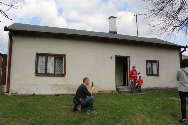 Ratują zabytkowy domek w Łazieńcu. Tu mieszkał Edward Stachura