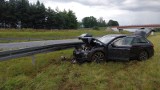Wypadek na autostradzie A4 koło Tarnowa. W Nowych Żukowicach samochód wypadł z drogi i uderzył w bariery. Są utrudnienia w ruchu