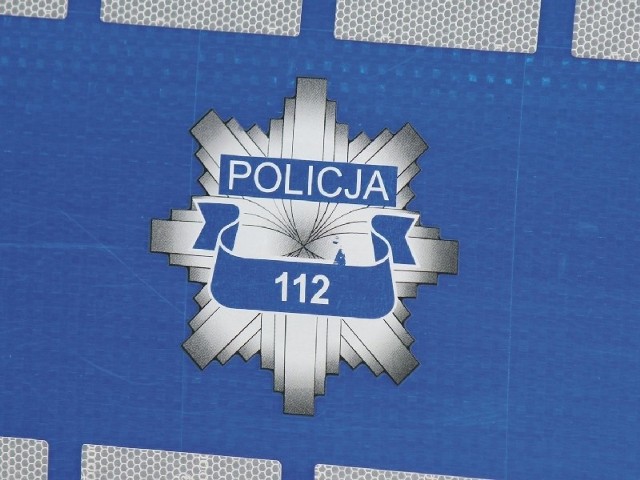 Policja szybko ustaliła podejrzanego o kradzież pieniędzy 77-latkowi.