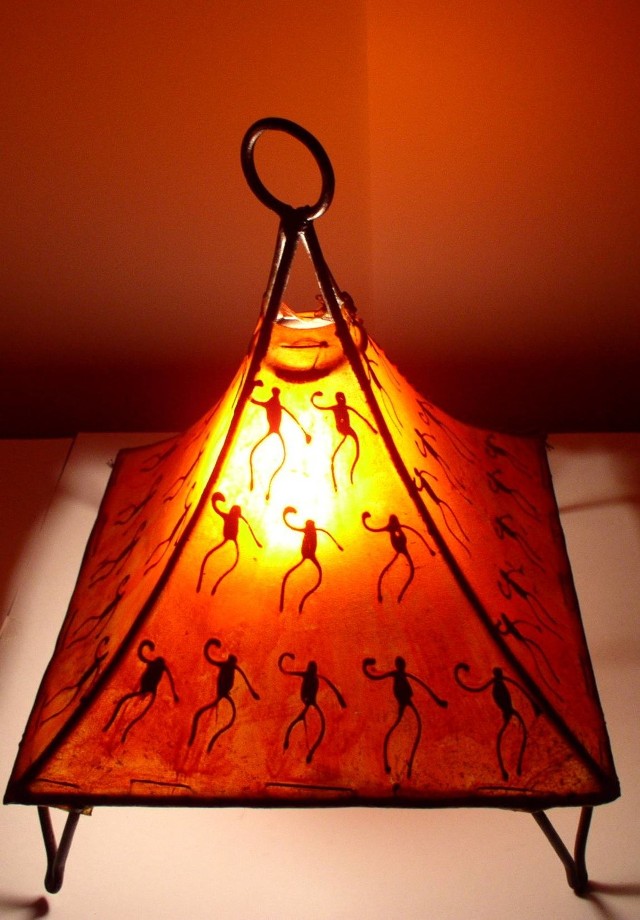 Ręcznie wykonana egipska lampa - idealna do sypialni.