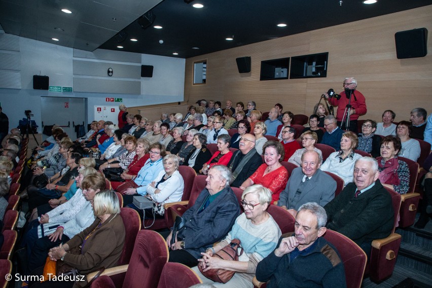 Teatr, muzyka, taniec i śpiew! Kulturalne obchody Dnia Seniora na Uniwersytecie Trzeciego Wieku w Stargardzie [ZDJĘCIA]