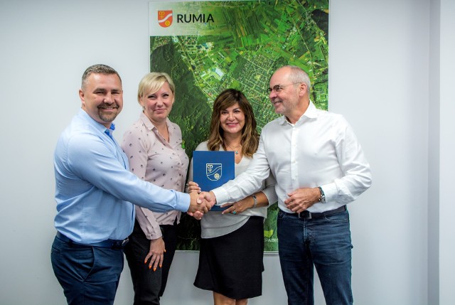 Podpisanie umowy pomiędzy Rumia Invest Park a Atlas Poland