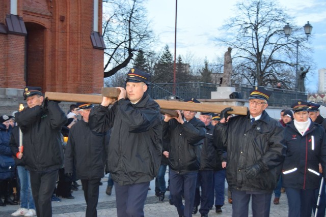 Miejska Droga Krzyżowa przeszła ulicami Białegostoku. Wzięły w niej udział tłumy wiernych