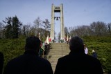 Na Cytadeli upamiętniono 78. rocznicę zakończenia walk o Poznań. Jednak już nie pod gwiazdą, ale przy Dzwonie Pokoju. Zobacz zdjęcia