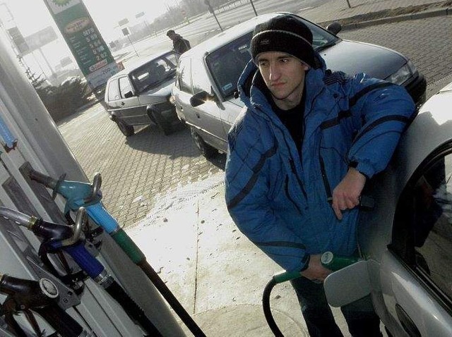 Inowrocławianie w przeszłości mocno walczyli o obniżkę cen paliw. Na zdjęciu Leszek Urbaniak, organizator protestu z początku 2012 roku.
