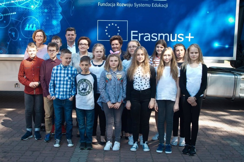 Program Erasmus+ wystartował z nowym budżetem. Można składać...