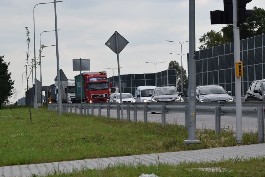 Ogromne korki w Bilczy na krajowej drodze numer 73 z Kielc w kierunku Buska Zdroju i Tarnowa [ZDJĘCIA] 