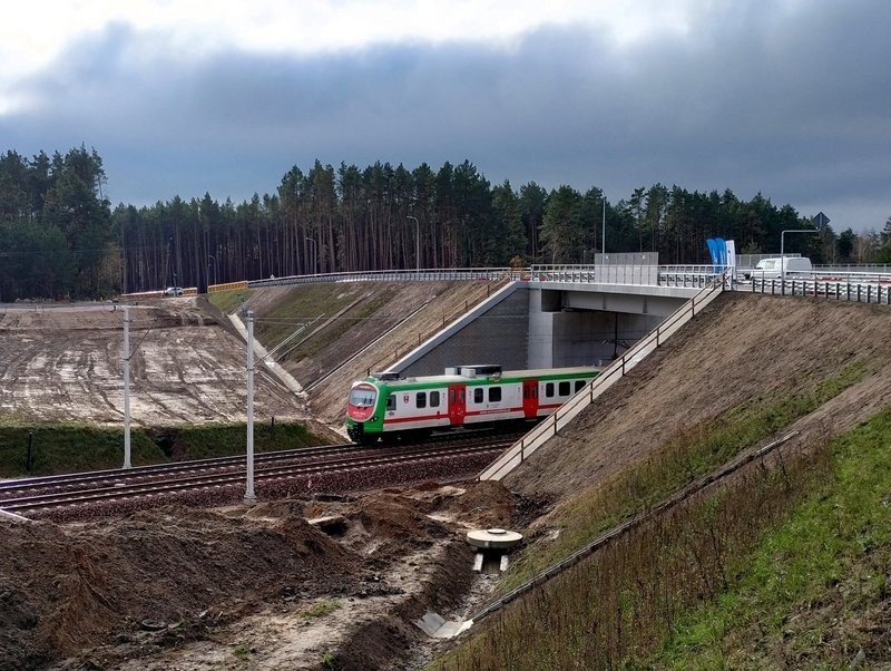 Nowy wiadukt nad torami linii kolejowej Warszawa – Białystok...