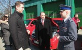 Wojewódzki Ośrodek Ruchu Drogowego przekazał  kieleckiej policji pięć nissanów micra (zdjęcia)