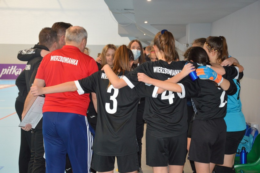 Futsal dziewcząt. Wierzbowianka w finale! Horror ze Staszkówką [AKTUALIZACJA]