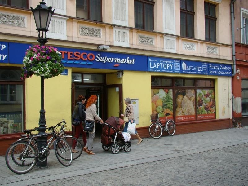 Tesco zamknie swój sklep przy ul. Mayzla w Oświęcimiu. Klienci są zawiedzeni